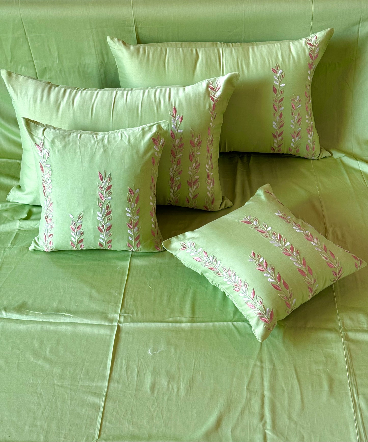 The Green Daffodil Bedsheet Set