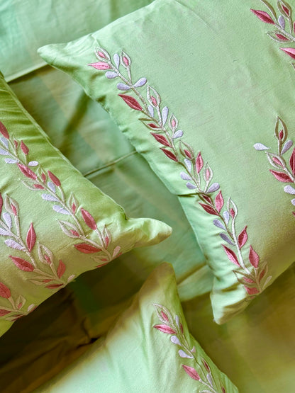 The Green Daffodil Bedsheet Set