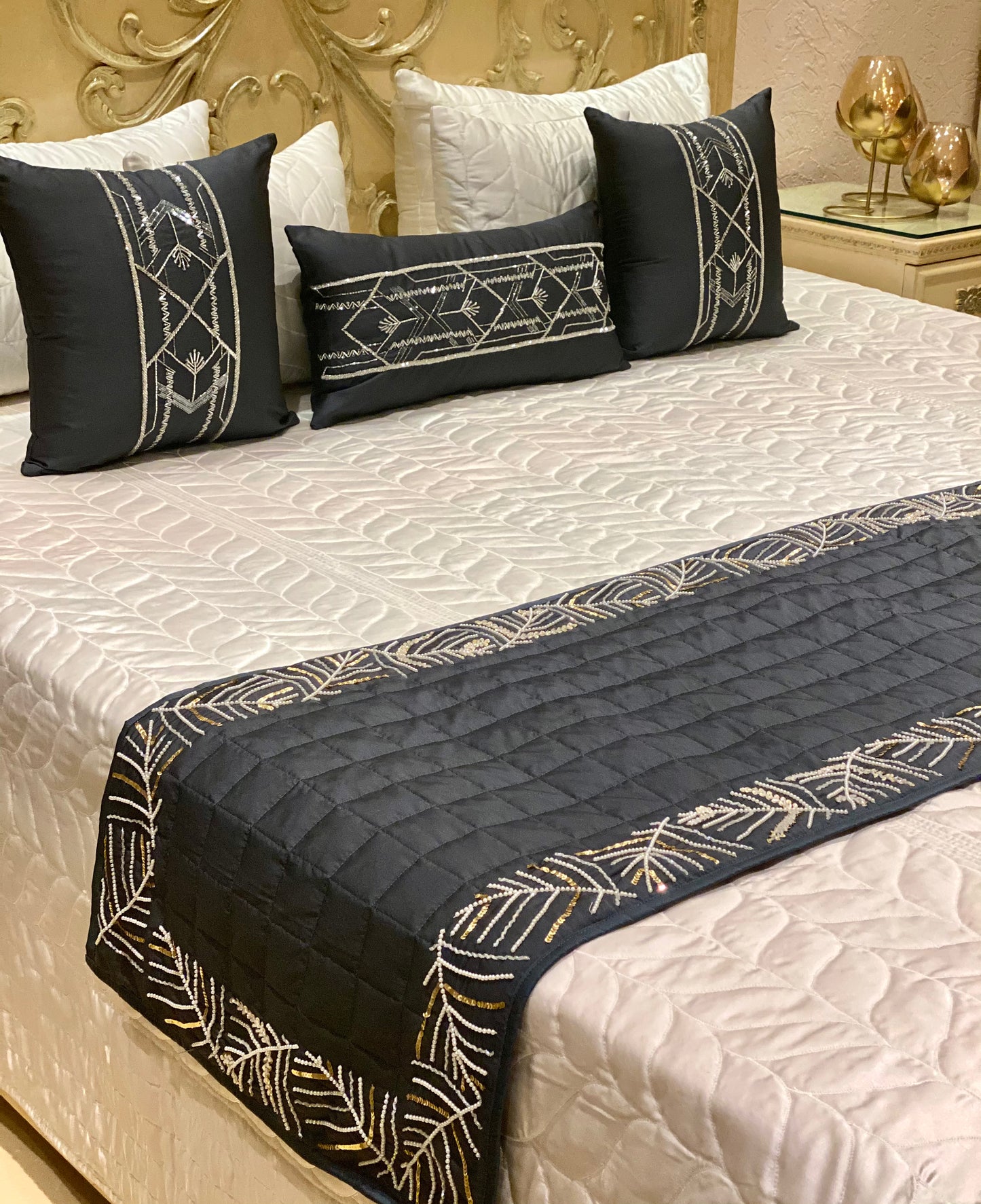 THE AURORA BEDDING SET