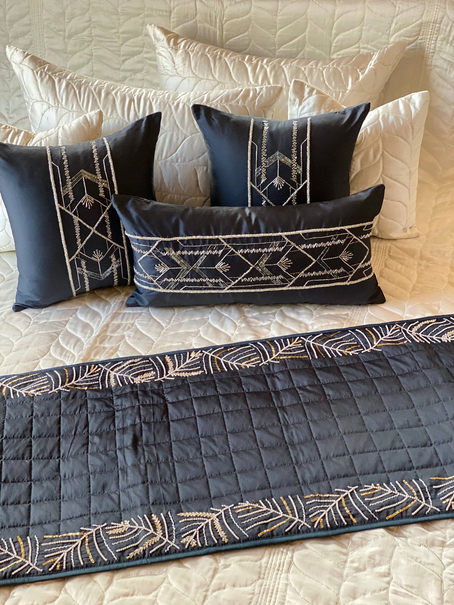 THE AURORA BEDDING SET