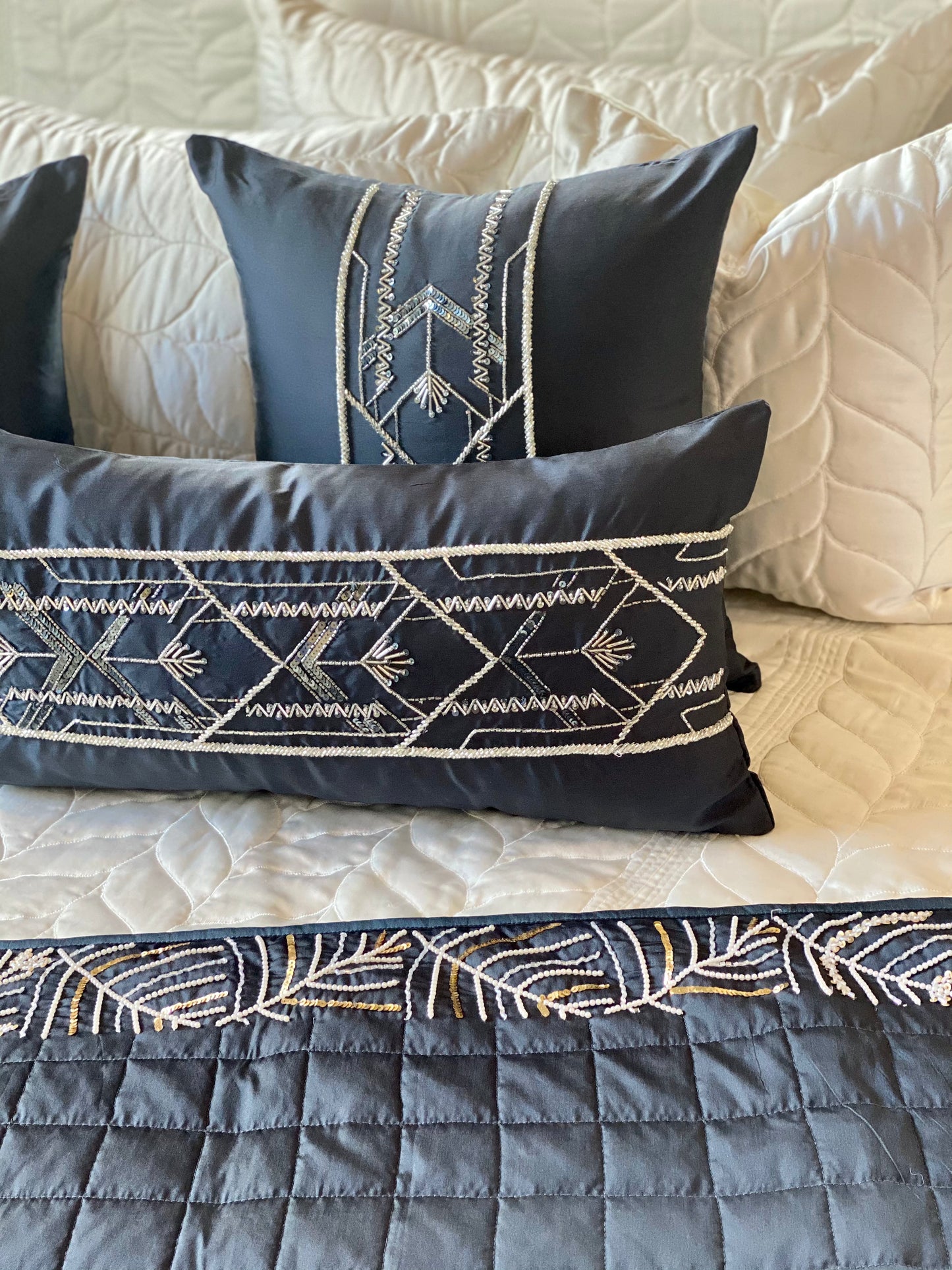 THE AURORA BEDDING SET