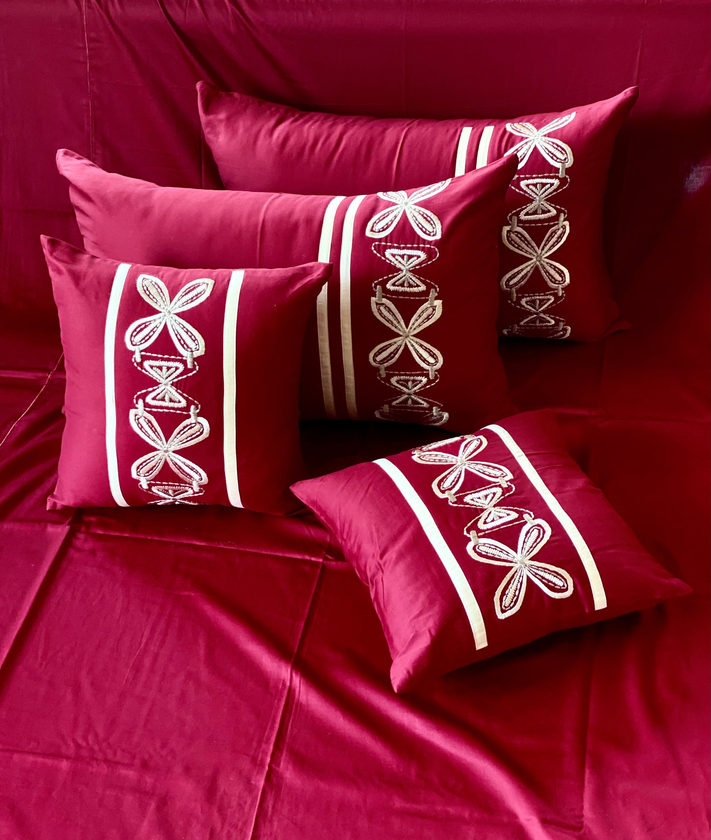 THE MAROON COCOON BEDSHEET SET