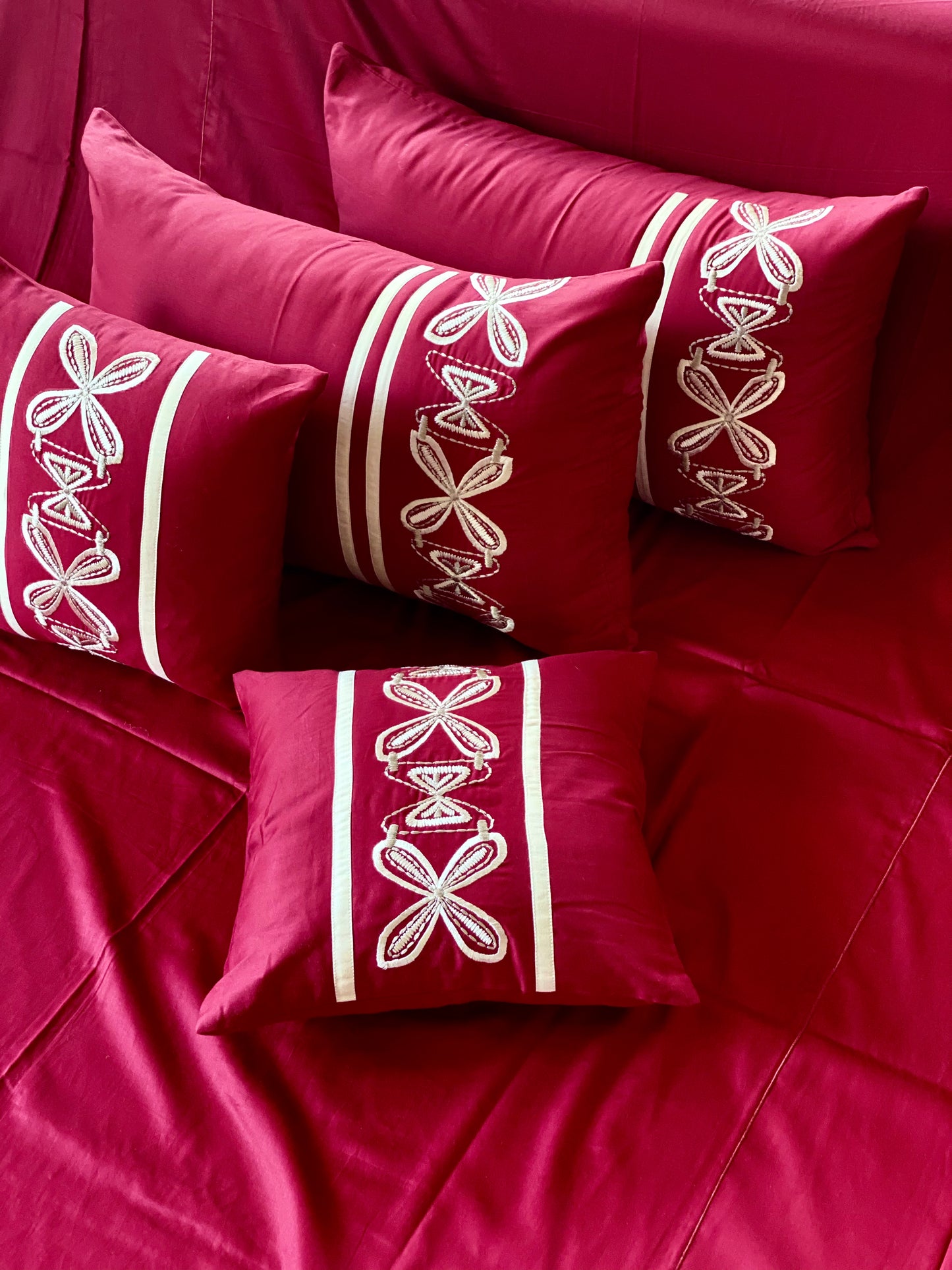 THE MAROON COCOON BEDSHEET SET