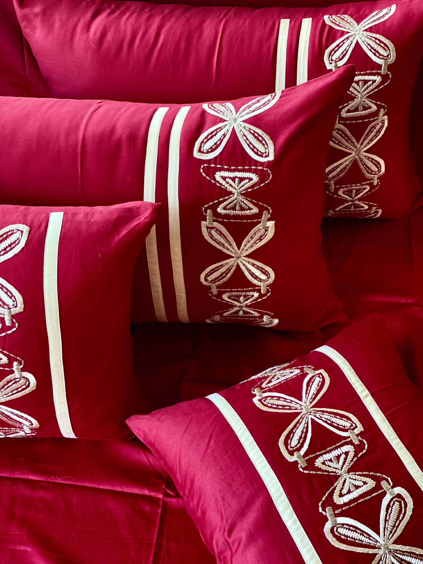 THE MAROON COCOON BEDSHEET SET