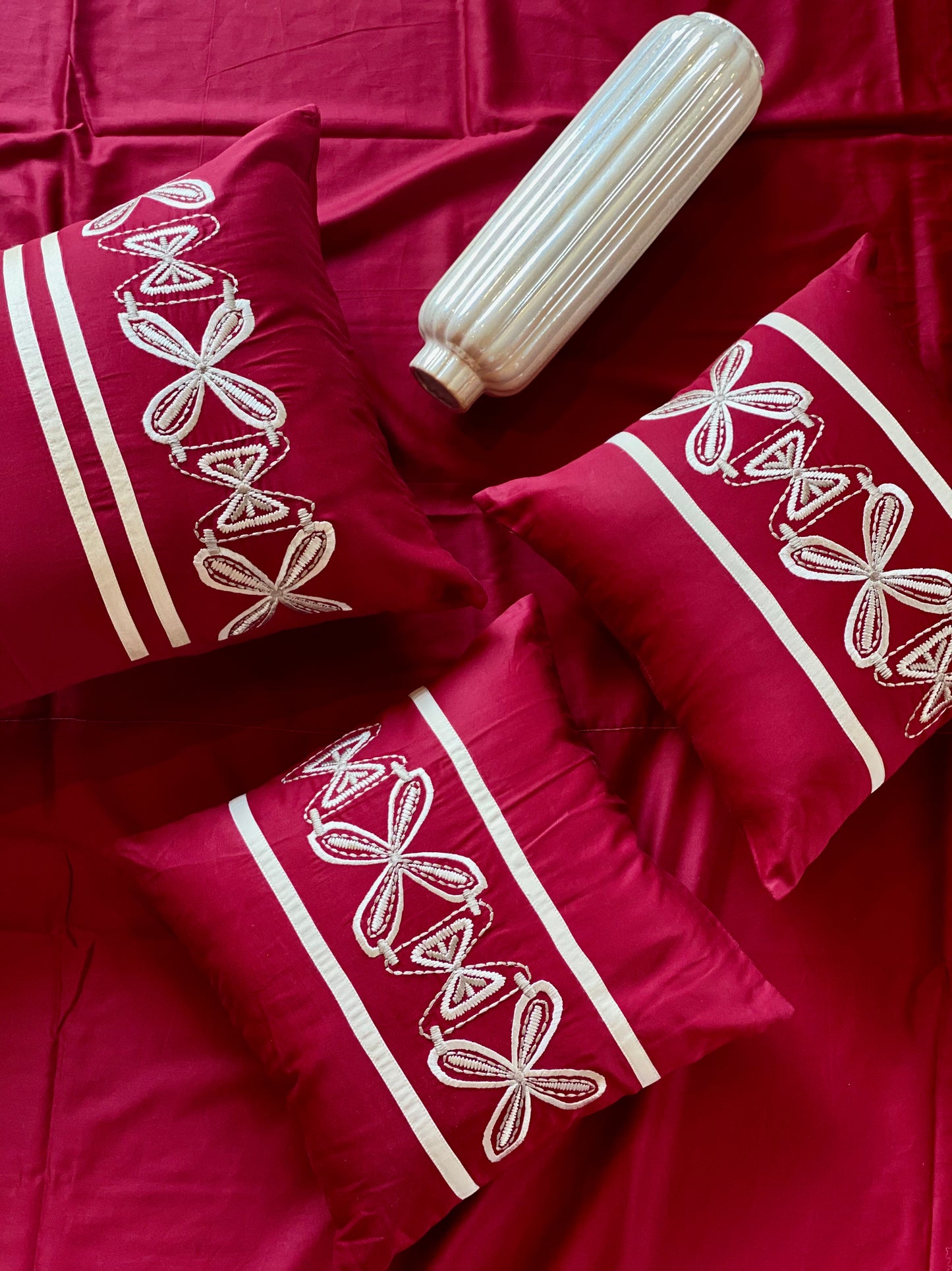 THE MAROON COCOON BEDSHEET SET