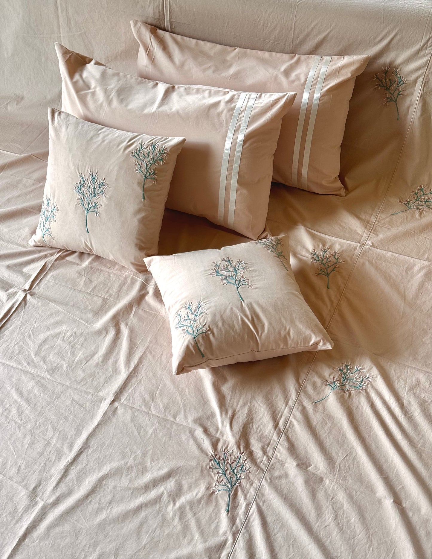 THE BLUSH PEACH CLOVER BEDSHEET