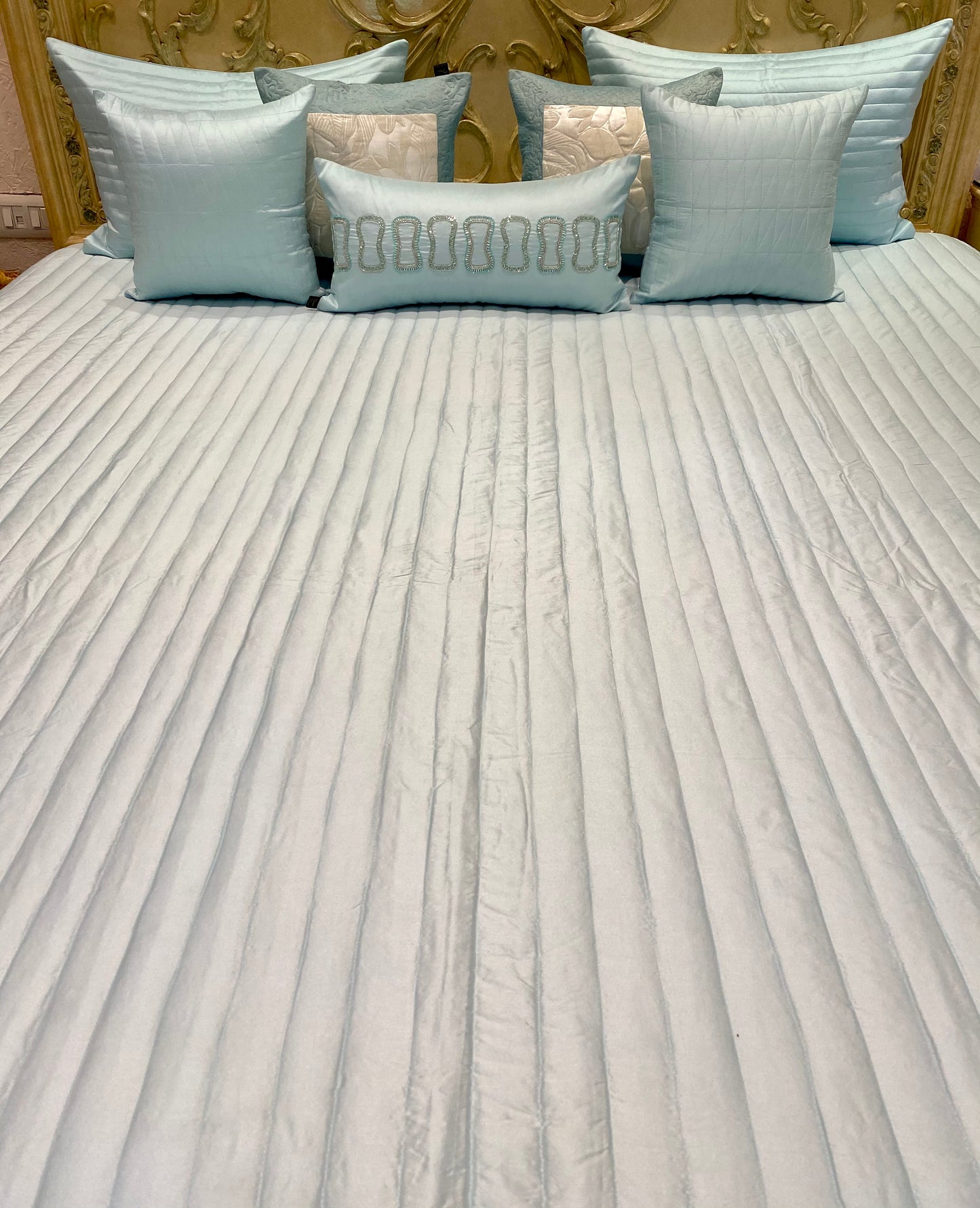 THE BLUE QUARTZ BEDDING SET