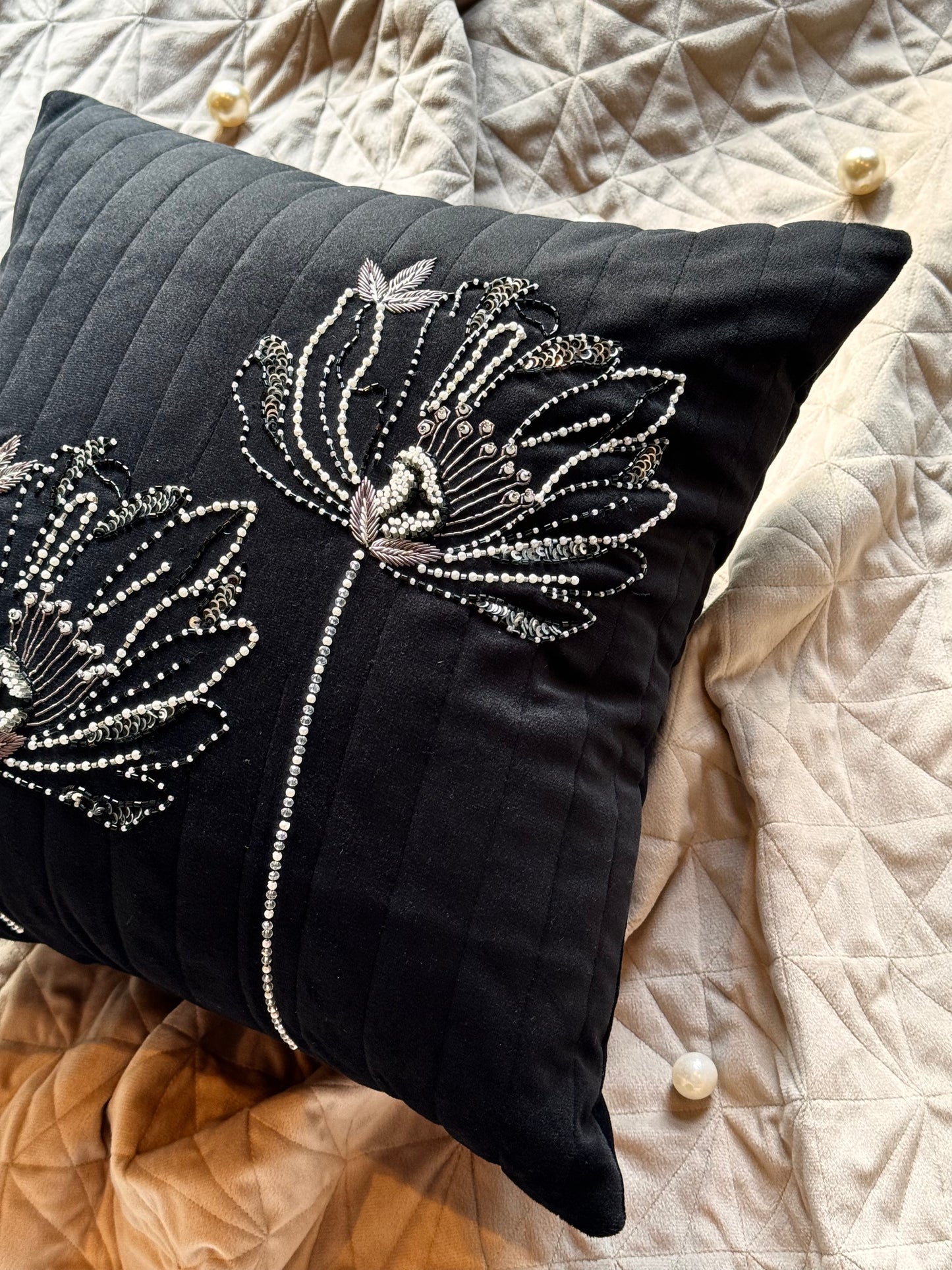 THE MAYFAIR ACCENT CUSHION~IN NOIR