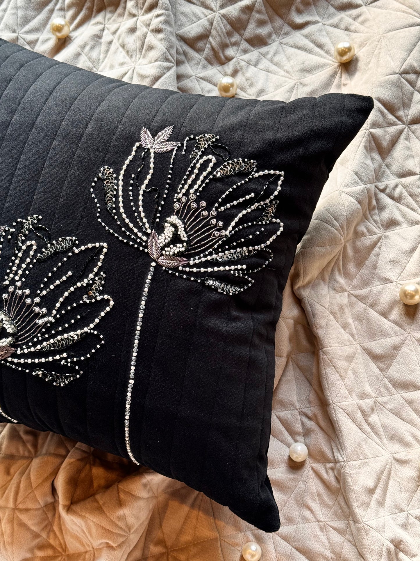 THE MAYFAIR ACCENT CUSHION~IN NOIR