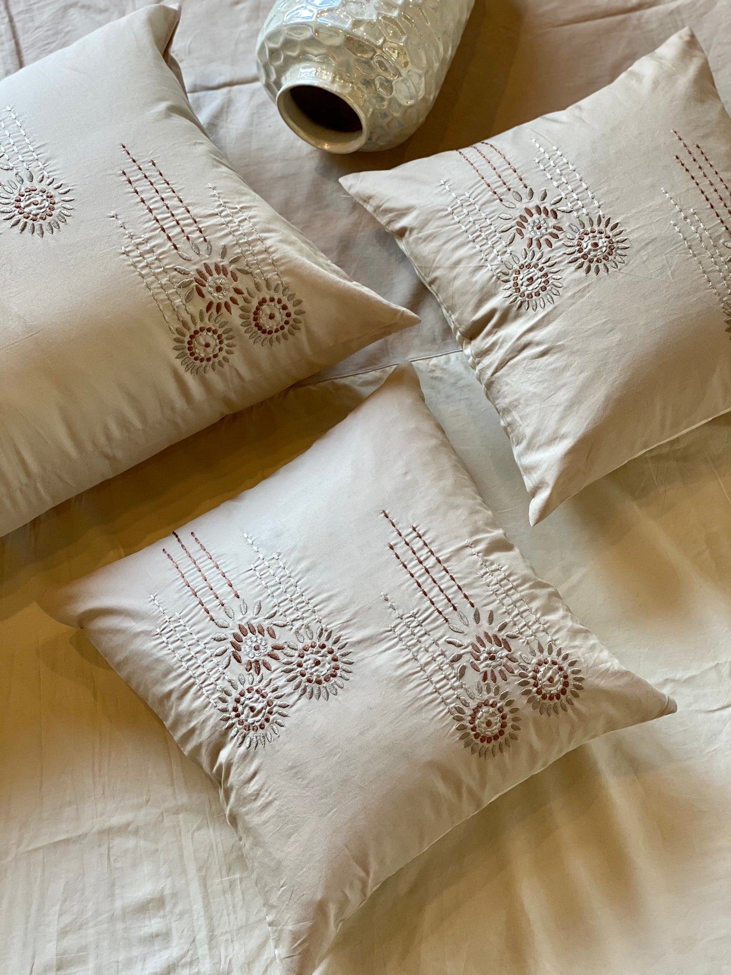 THE BEIGE MANDALA BEDSHEET