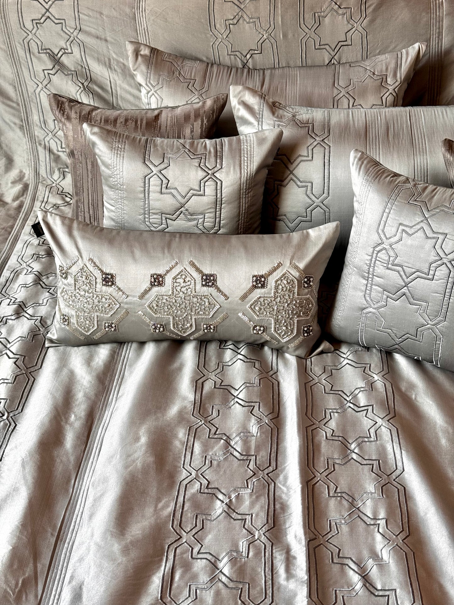 THE SILVER TREASURE BEDDING SET