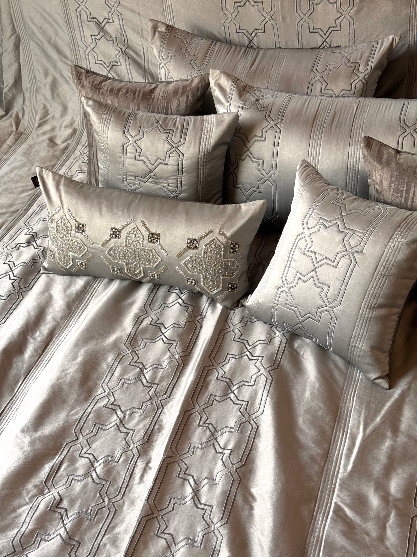 THE SILVER TREASURE BEDDING SET