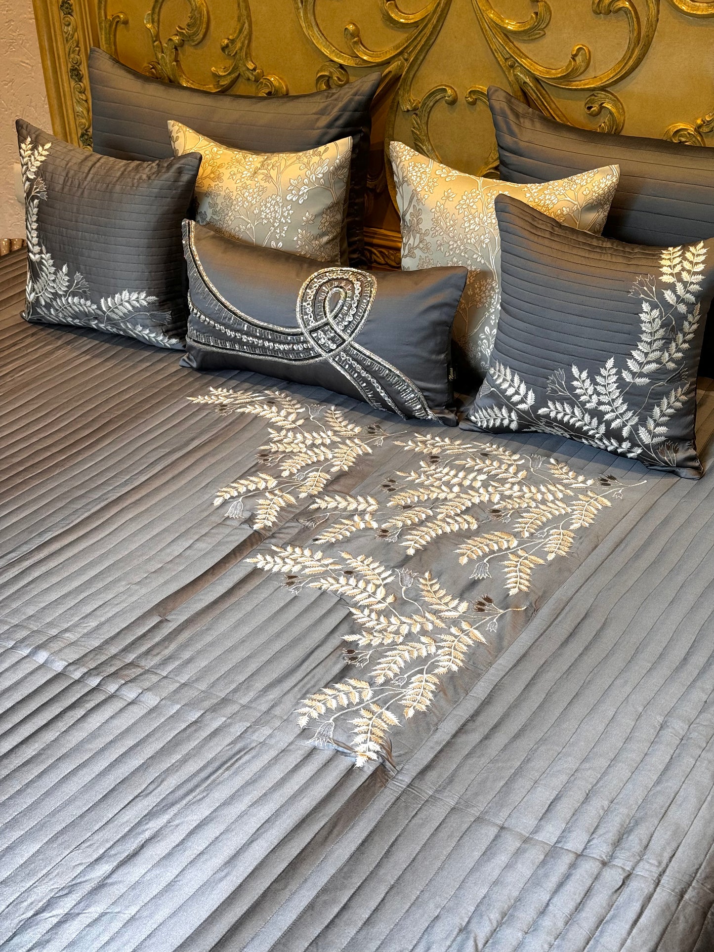 THE GREY SPRING BEDDING SET