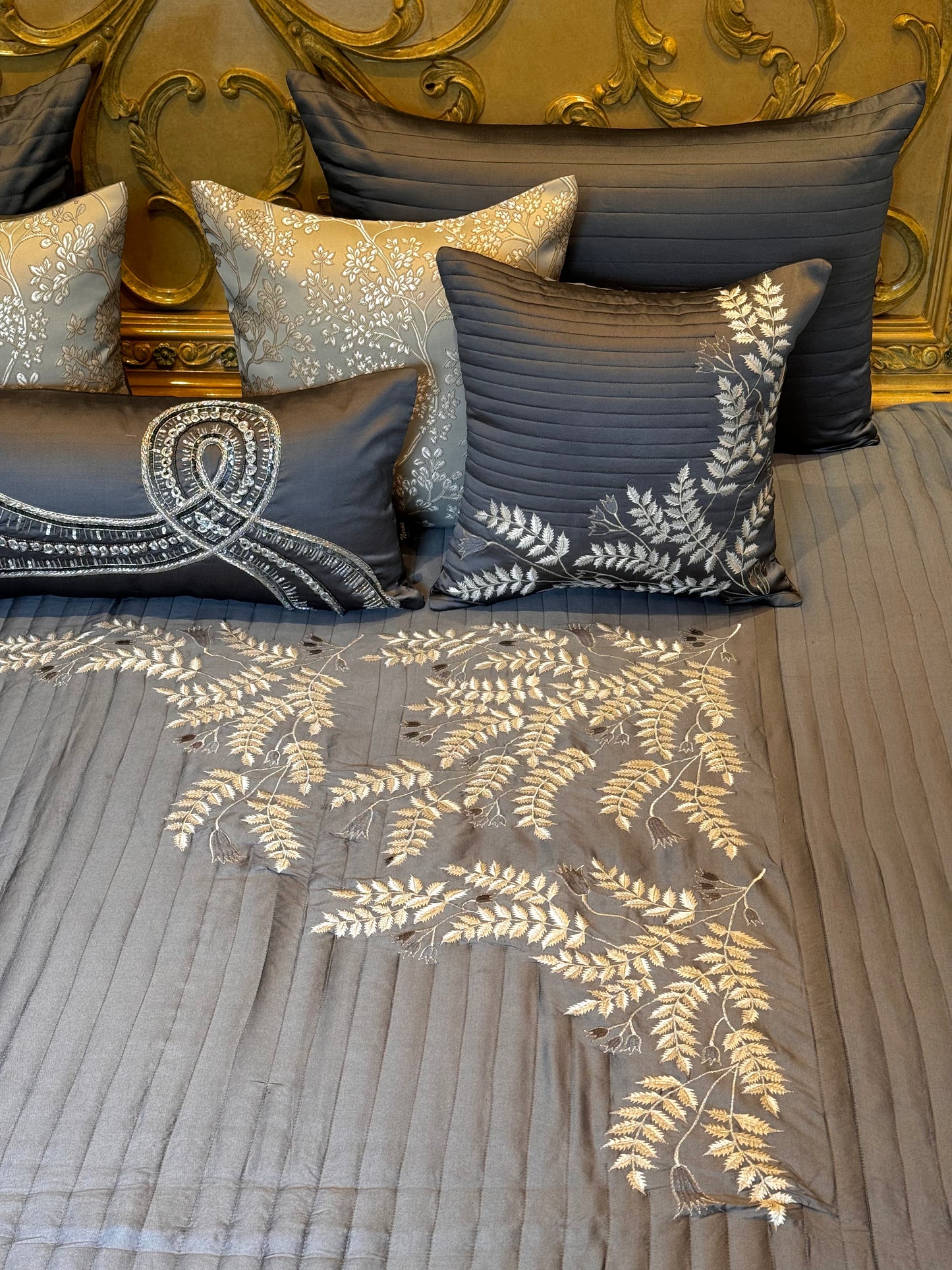 THE GREY SPRING BEDDING SET