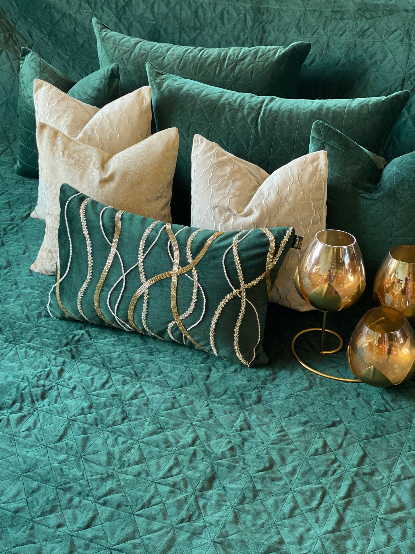 THE EMERALD MUDPOT BEDDING SET