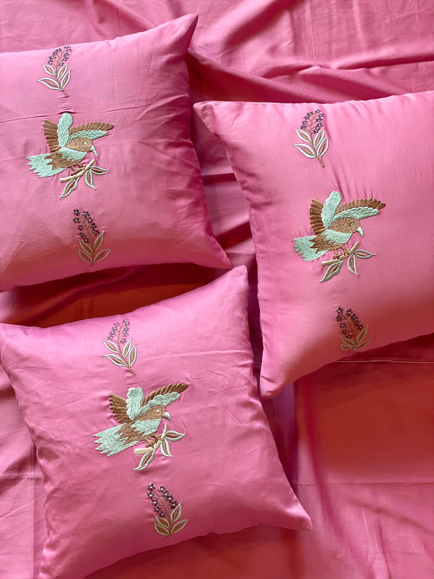 The Pink Humming Bird Bedsheet