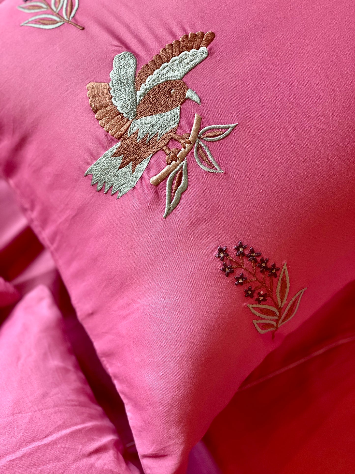 The Pink Humming Bird Bedsheet