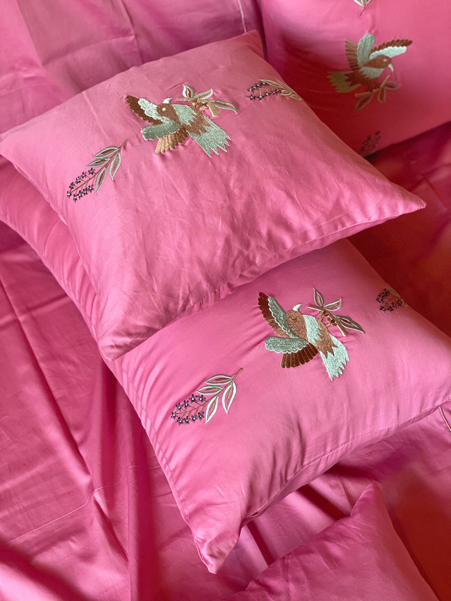 The Pink Humming Bird Bedsheet