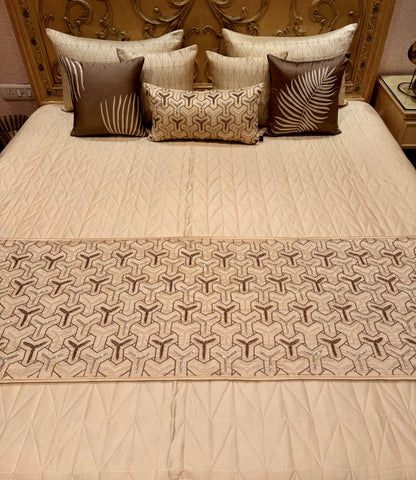 THE CREAM KNIT BEDDING SET WITH RUNNER