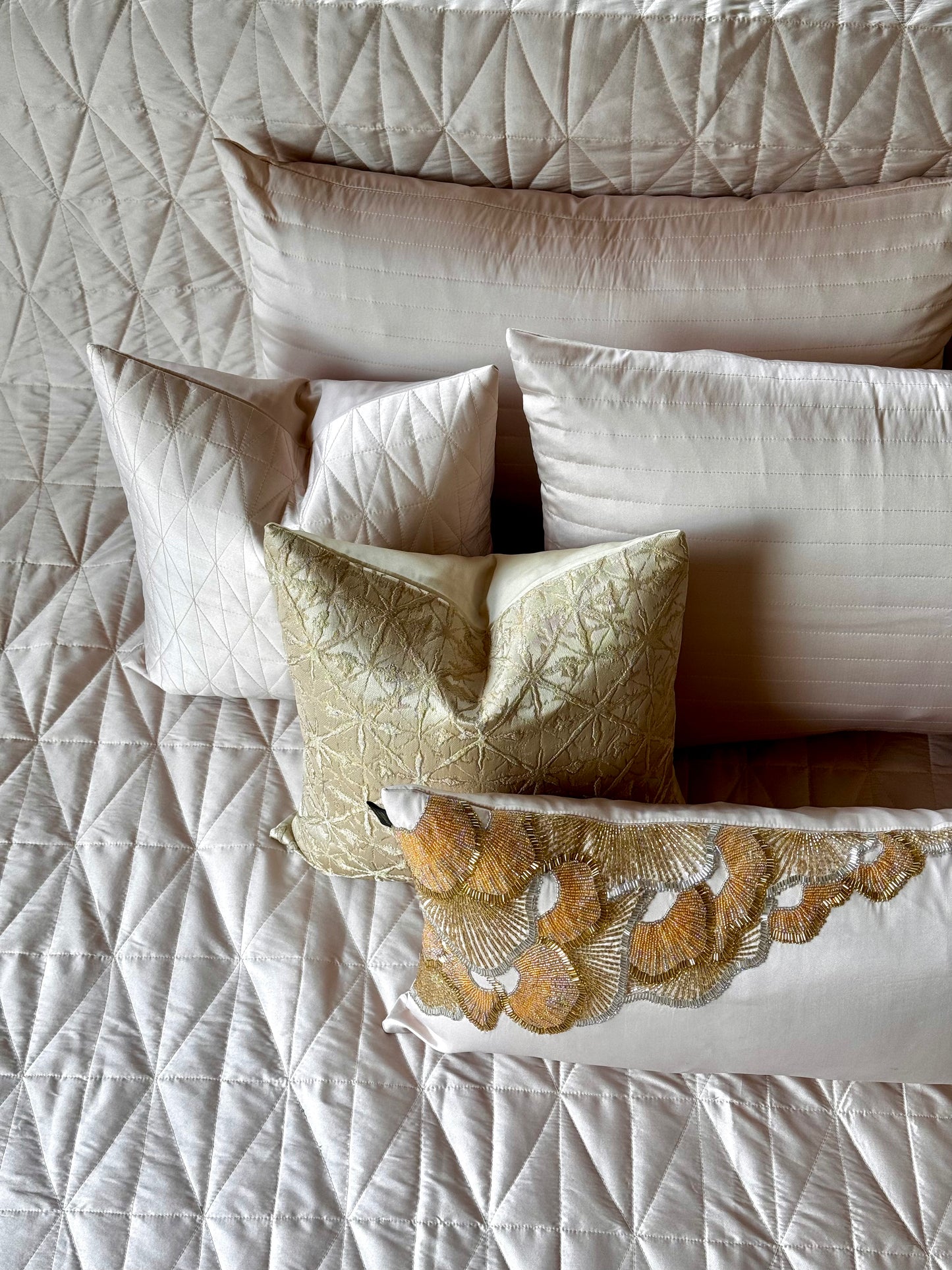 THE LIGHT BLUSH SEASHELL BEDDING SET