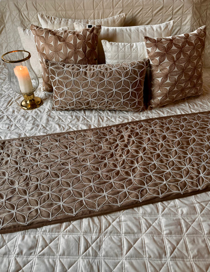 THE BROWN FLOWERET BED RUNNER