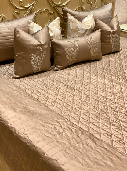 THE BROWN CHESTNUT BEDDING SET