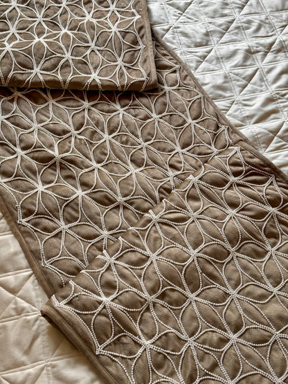 THE BROWN FLOWERET BED RUNNER