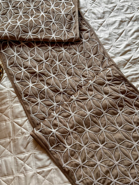 THE BROWN FLOWERET BED RUNNER