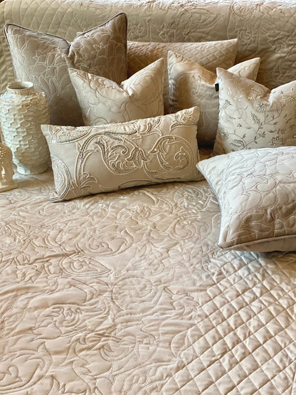 THE CARVING BEDDING SET