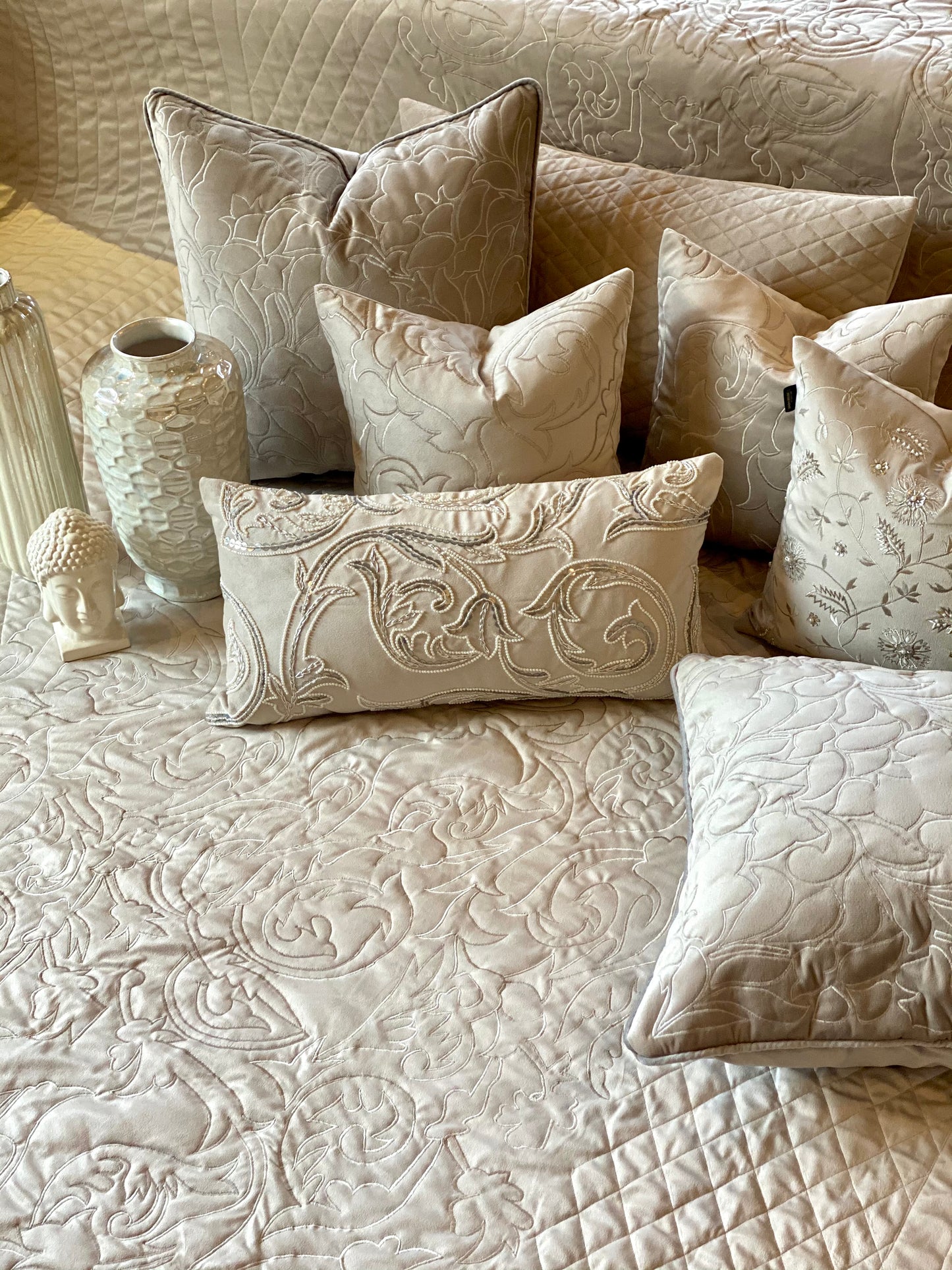 THE CARVING BEDDING SET