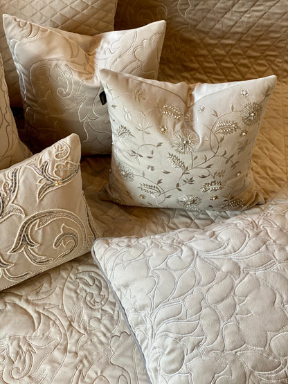 THE CARVING BEDDING SET