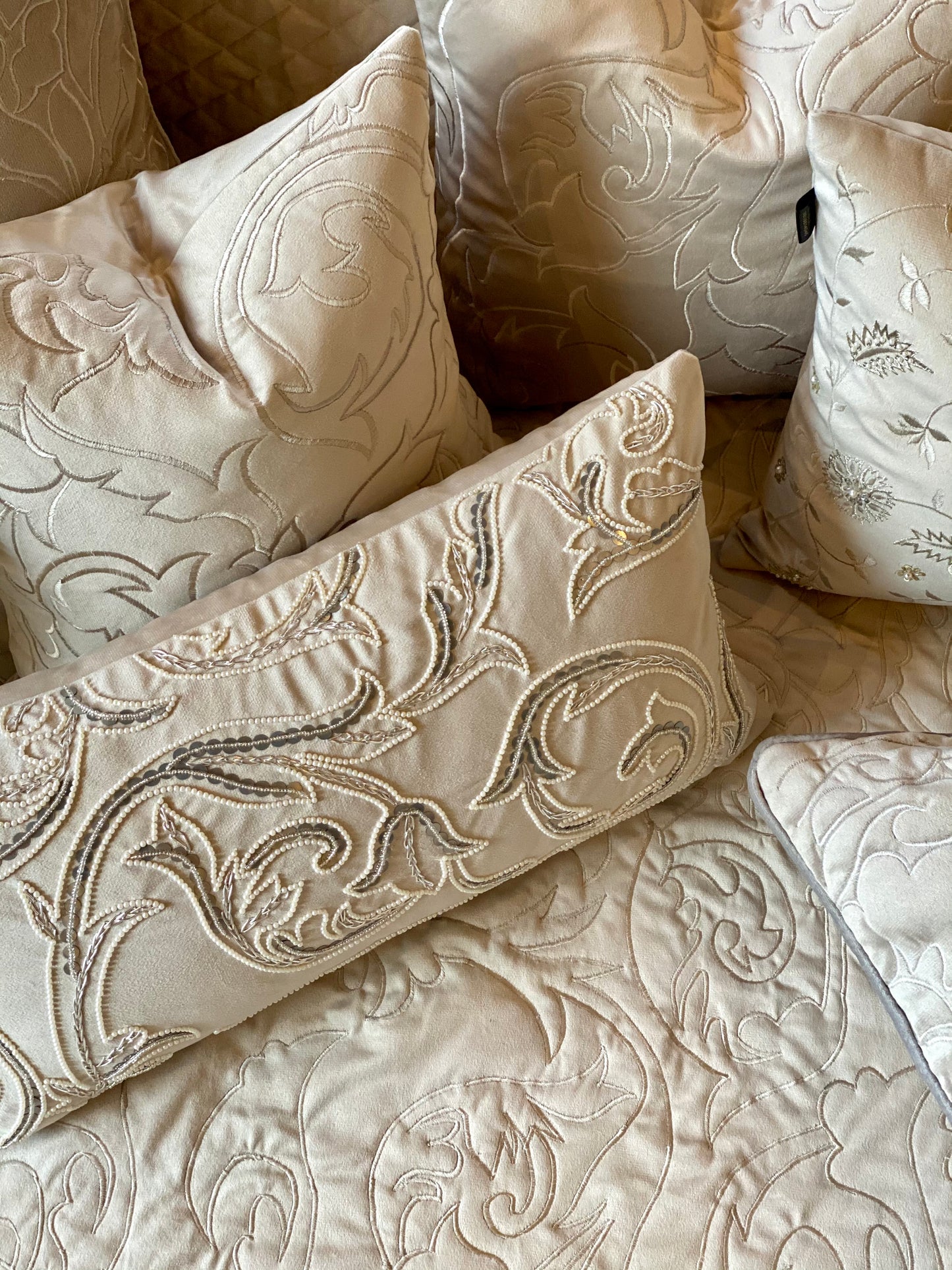 THE CARVING BEDDING SET