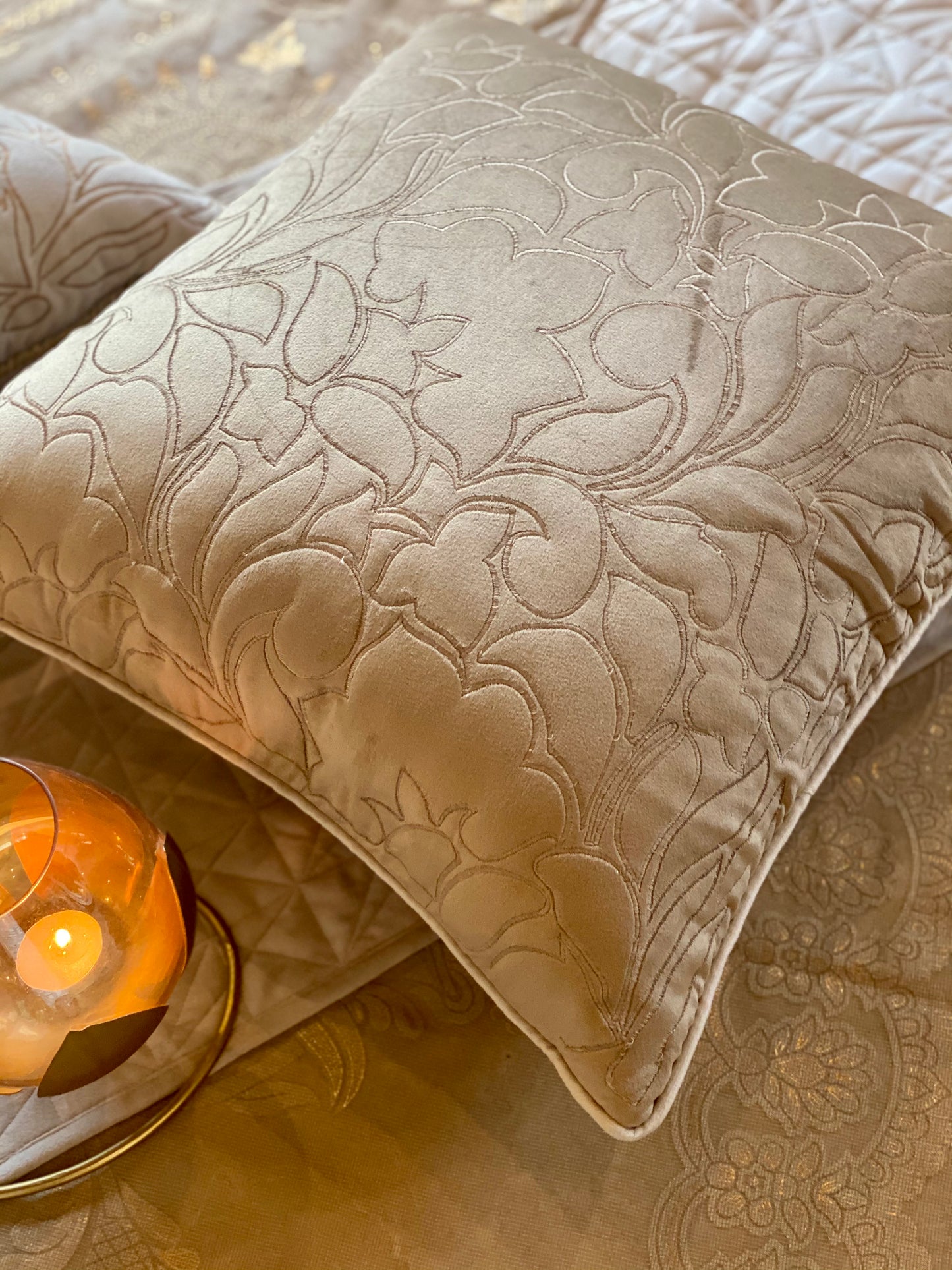 THE GOLD MARBLE CUSHION COVER