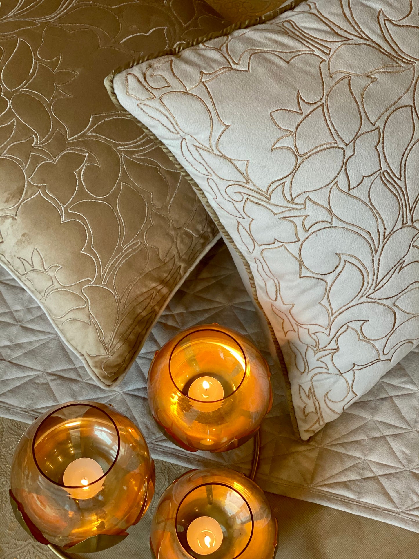 THE GOLD MARBLE CUSHION COVER