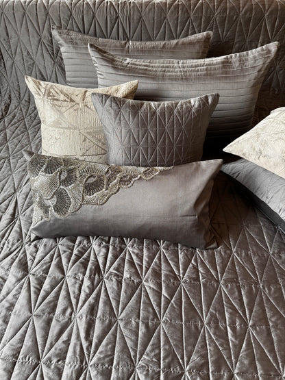 THE GREY SEASHELL BEDDING SET