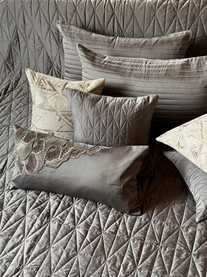 THE GREY SEASHELL BEDDING SET