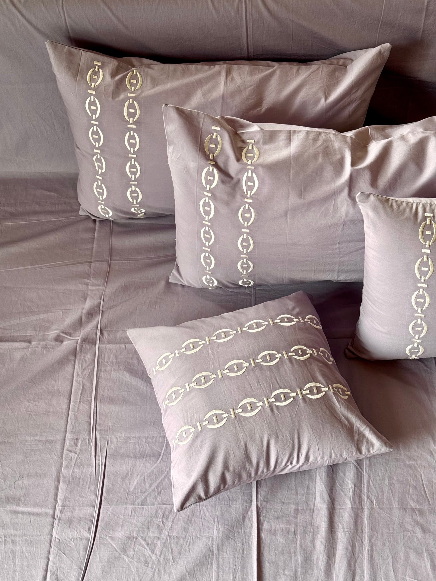 THE LAVENDER ARNOLD BEDSHEET