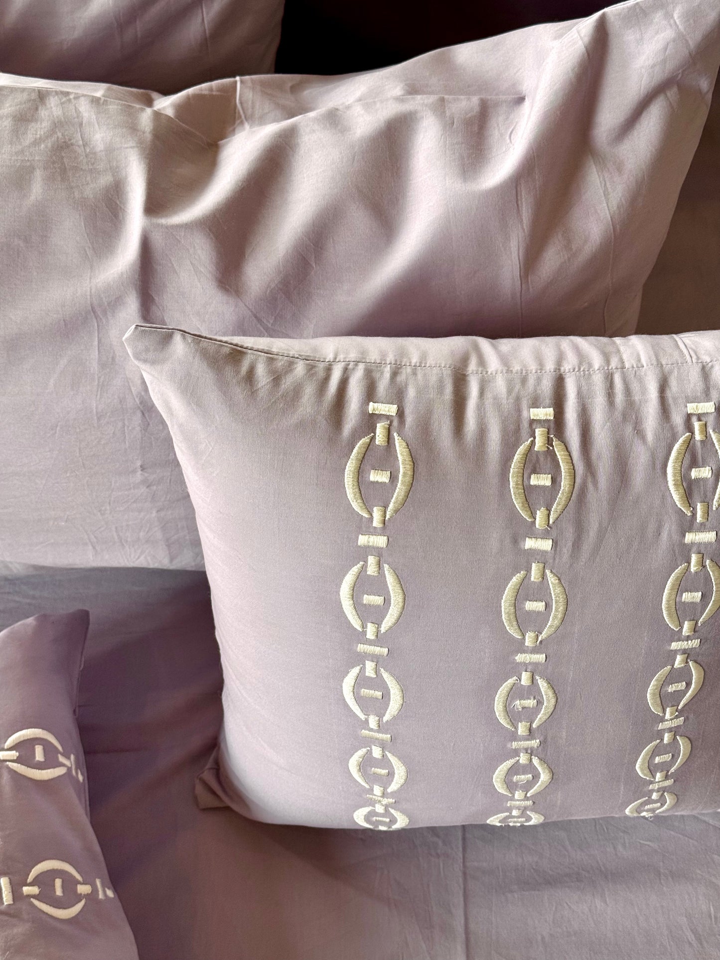 THE LAVENDER ARNOLD BEDSHEET