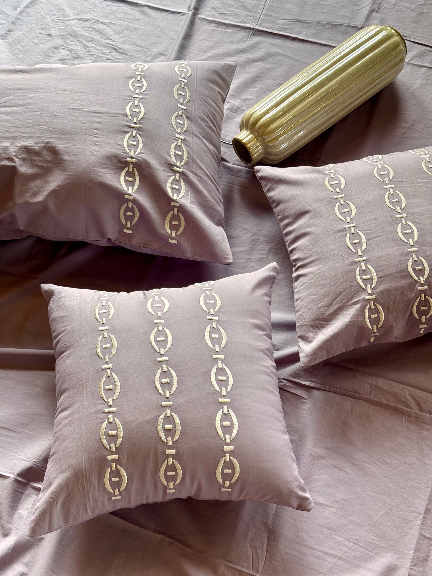 THE LAVENDER ARNOLD BEDSHEET