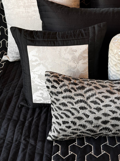 THE BLACK KNIT BEDDING SET