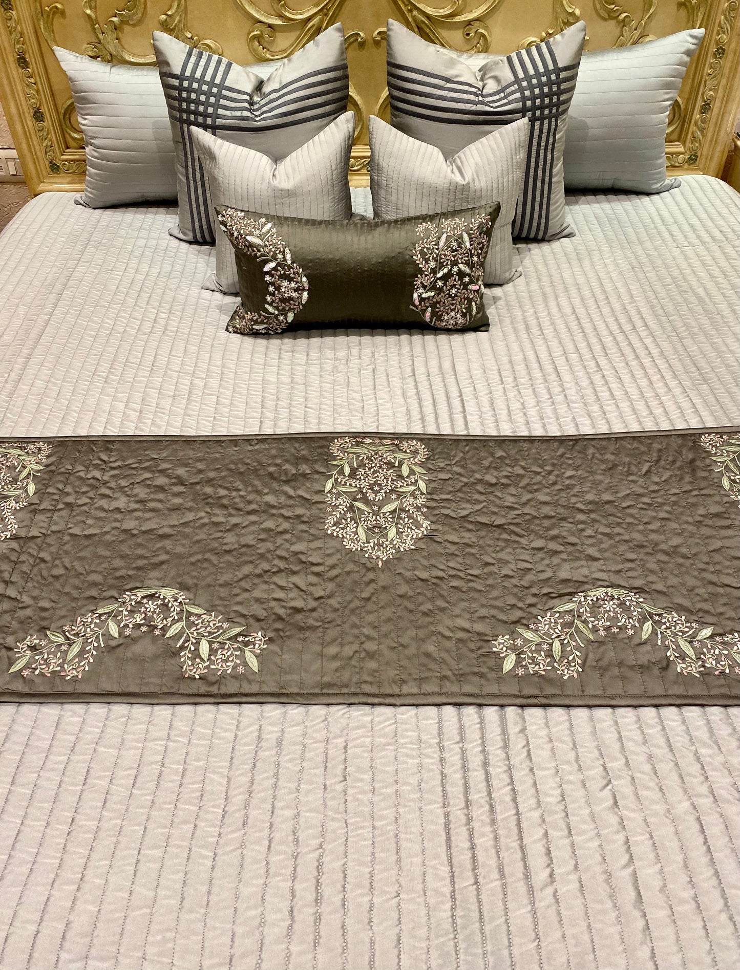 THE GREY VEIL BEDDING SET