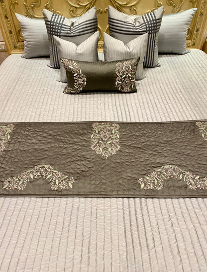 THE GREY VEIL BEDDING SET