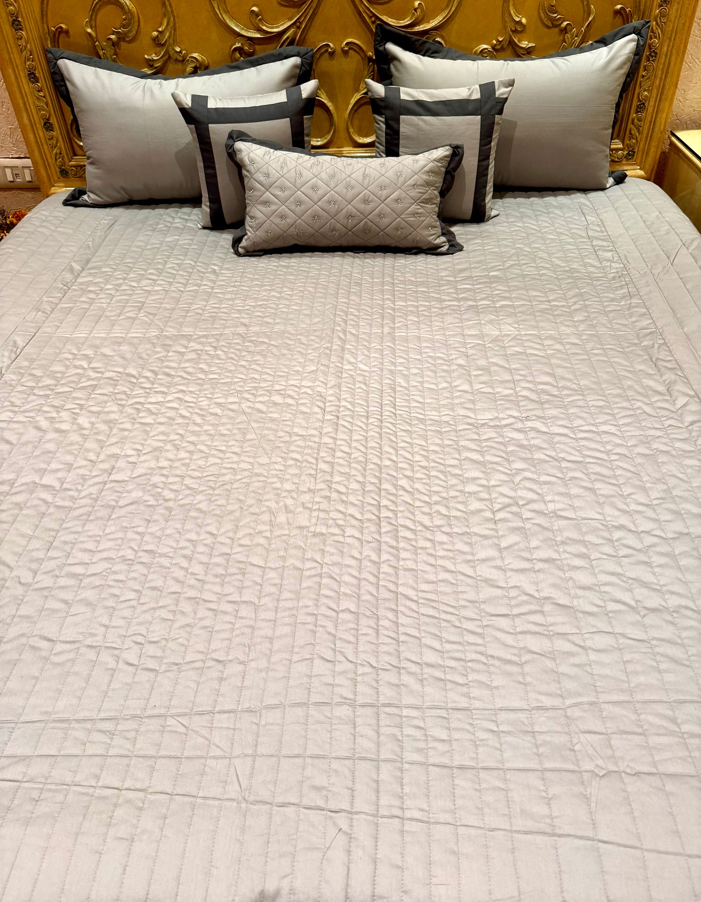 THE GREY SCALLOP BEDDING SET