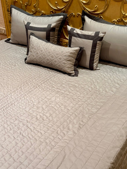 THE GREY SCALLOP BEDDING SET