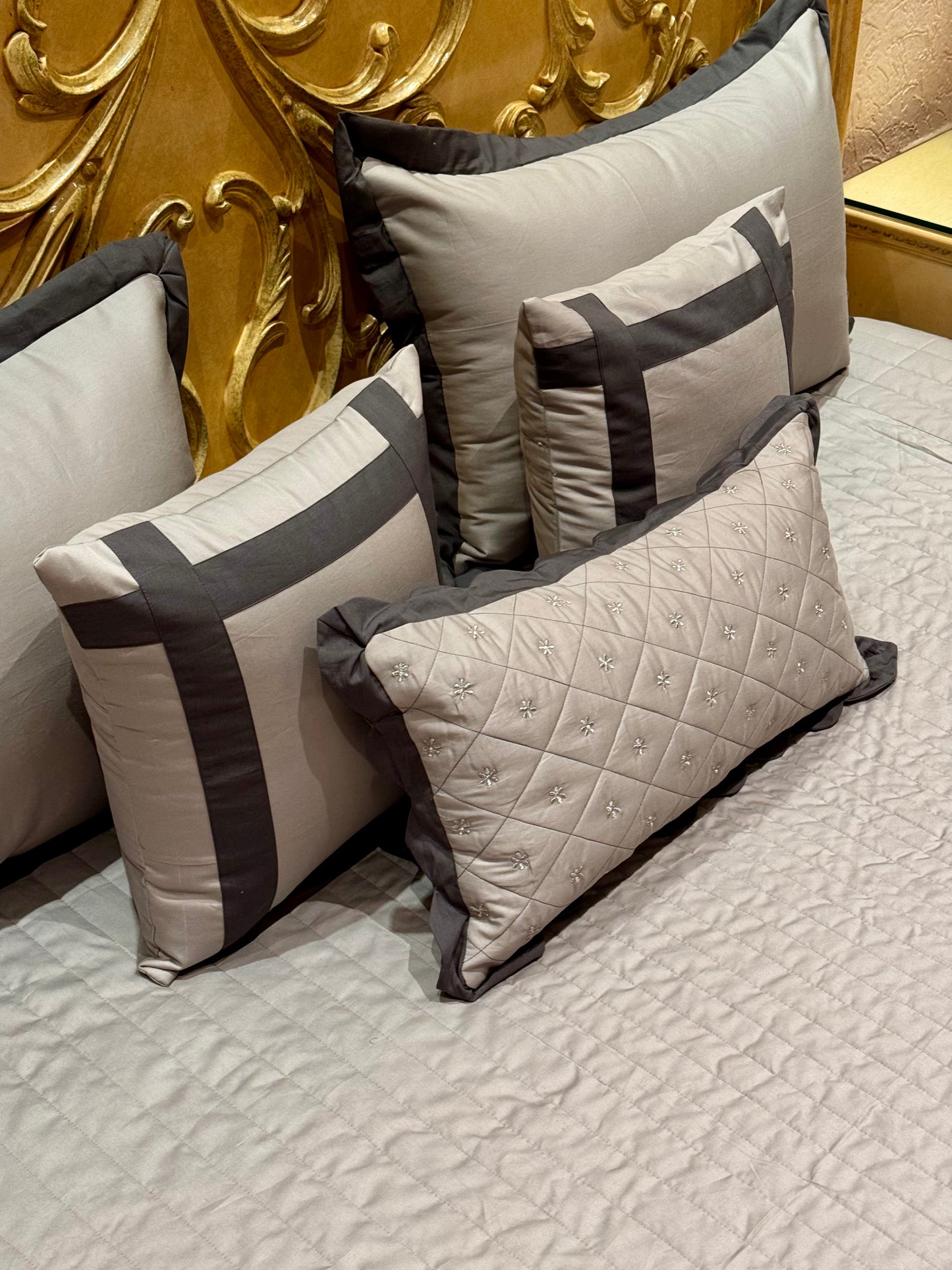 THE GREY SCALLOP BEDDING SET