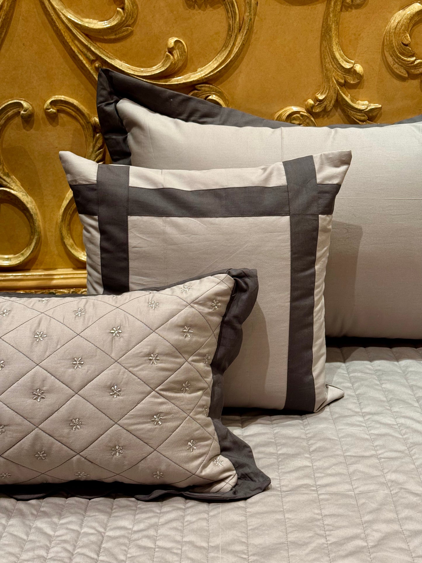 THE GREY SCALLOP BEDDING SET