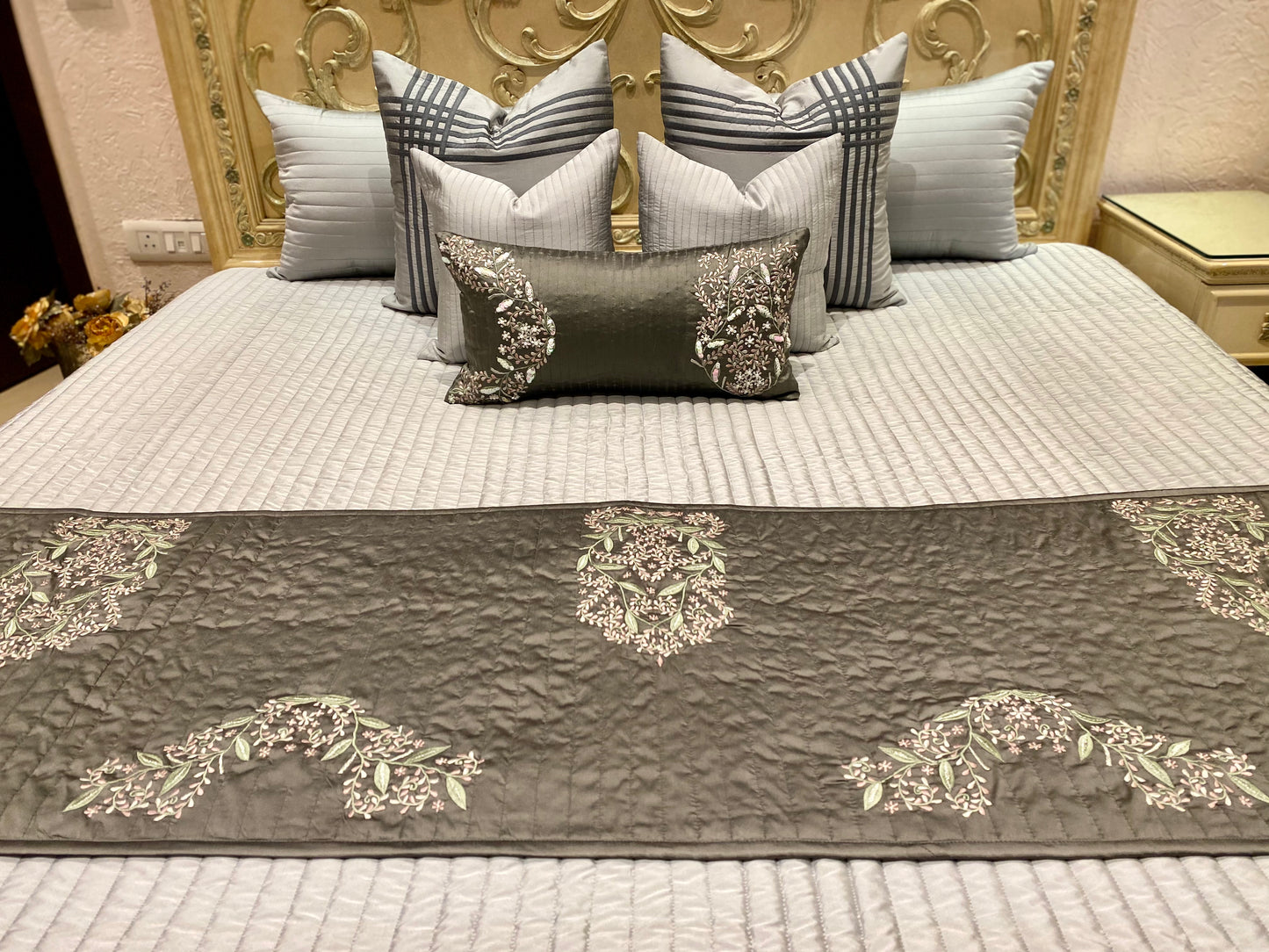 THE GREY VEIL BEDDING SET