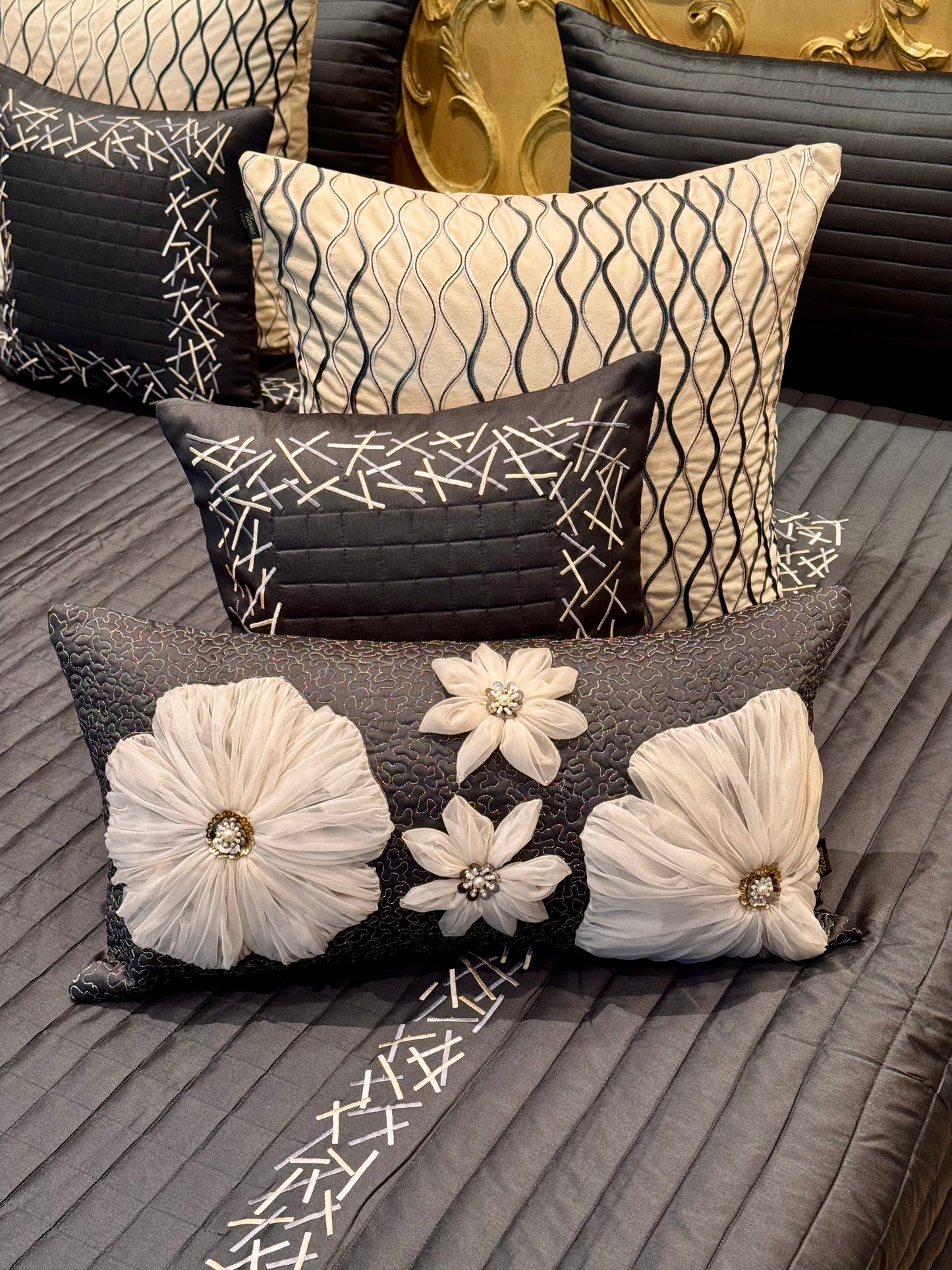 THE GREY NORA BEDDING SET