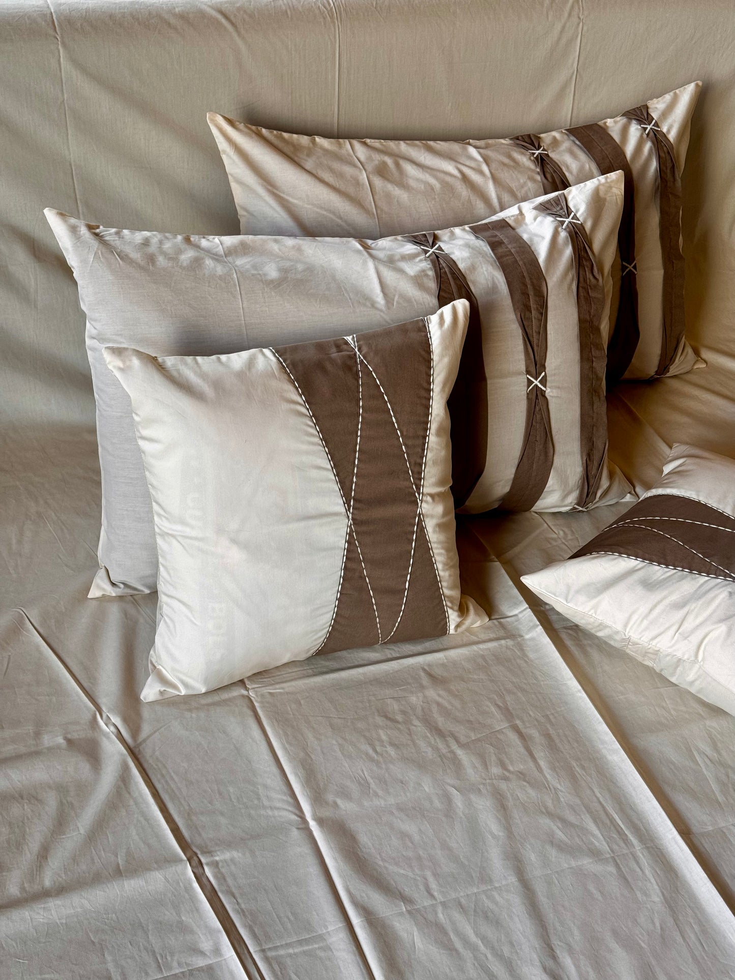 THE BEIGE PLEAT BEDSHEET