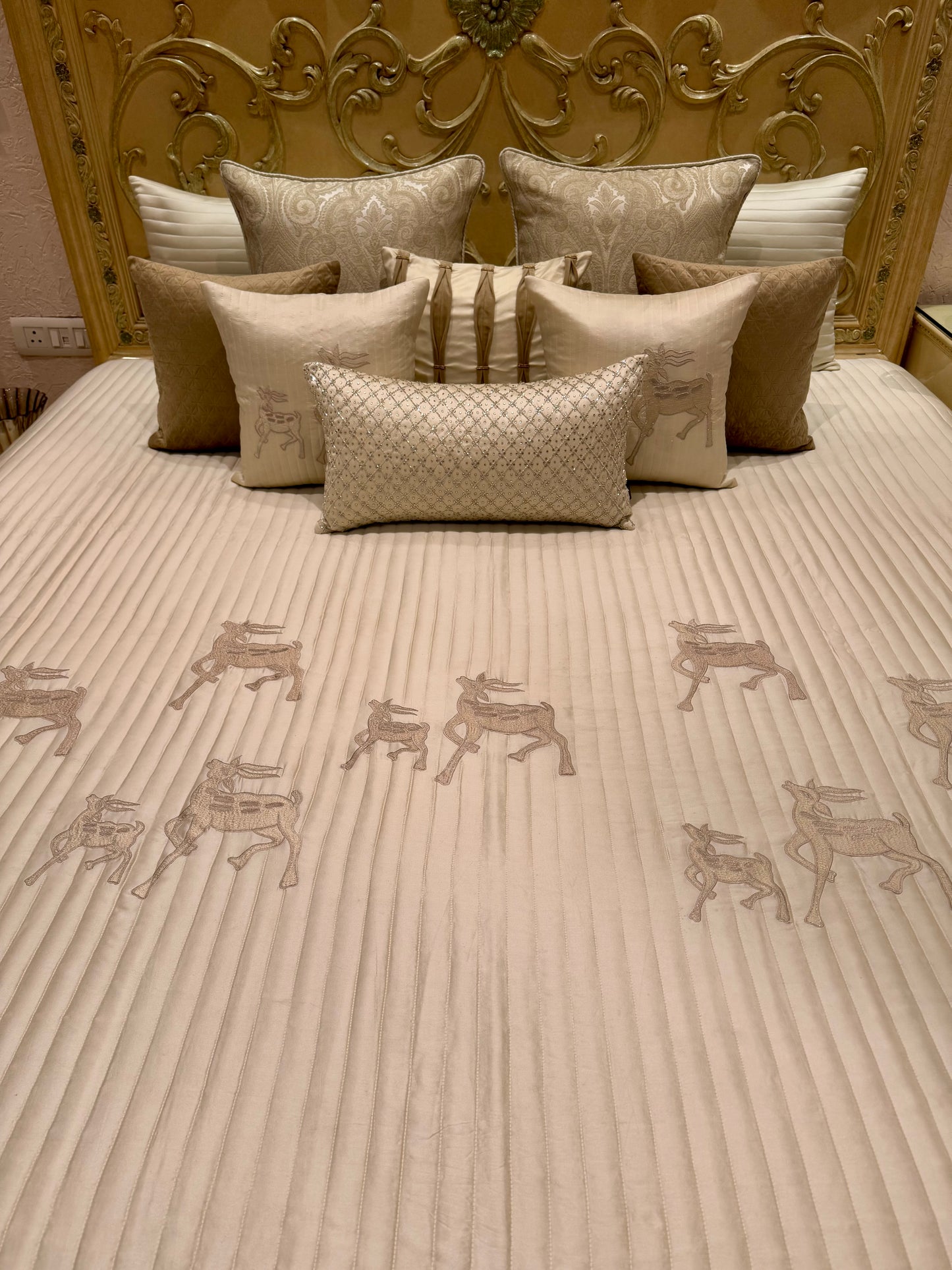 THE HIRAN BEDDING SET